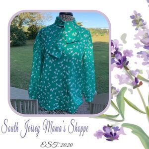 Vintage 1970s  Smith & Jones Size L/XL Blouse Green White Leaf Design (C225)